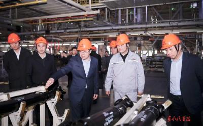 王俊到东风商用车调研指导工作