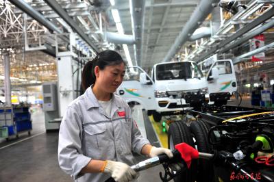 东风股份： 攻坚燃斗志 奋楫在一线