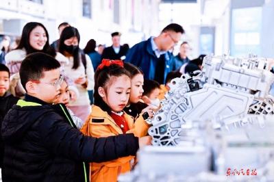 东风进出口举行亲子探营活动