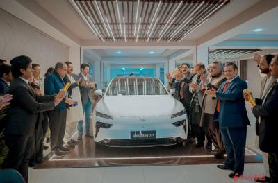 东风双店在巴基斯坦双城开业