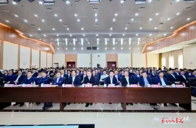 东风畅行2026年工作会召开，刘巍出席