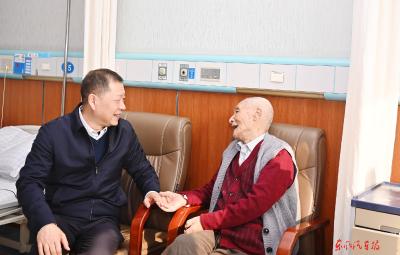 公司在十堰武汉基地开展新年慰问