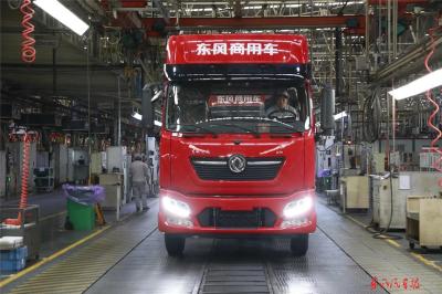 东风商用车整车工厂：向1月高产目标迈进