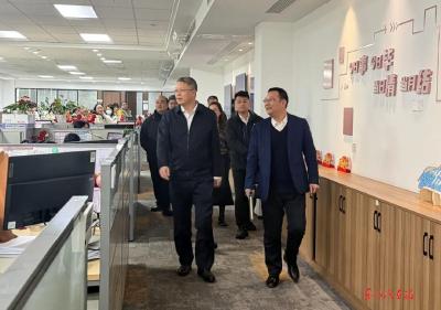 刘巍在公司财务共享服务中心调研