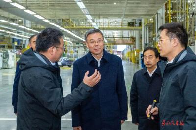 湖北省委常委、襄阳市委书记吴海涛到猛士汽车襄阳阵地调研