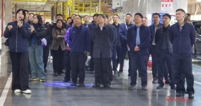 湖北省直单位正职干部任职培训班学员探访东风智造