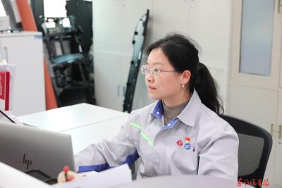 把那些“没干过”的事，干成——记公司2025年度劳动模范、东风延锋汽车座舱系统有限公司技术中心产品设计高级专家张胜锋