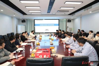 东风德纳车桥召开青年座谈会