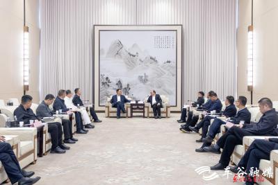 黄勇与武汉经开区领导刘子清、赵永强座谈交流