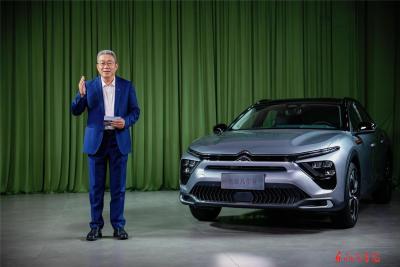 东风雪铁龙新款凡尔赛C5 X上市，一口价11.37万元起