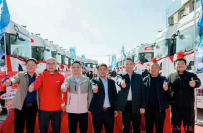 东风华神HS7牵引车批量交付客户