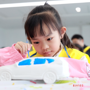 在东风欢度“汽车工厂奇妙日”