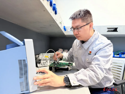 把住“最后一道闸”——记公司2025年度劳动模范、智新科技研发中心电控专业总师王闻宇