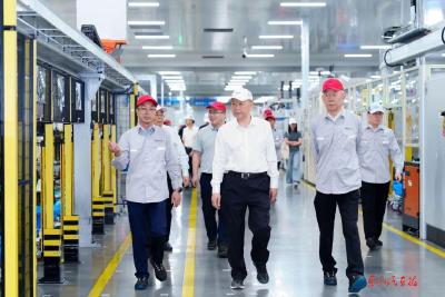 杨青在跃创科技、东风进出口公司调研时强调：筑牢安全生产坚固防线 推动事业高质量转型发展