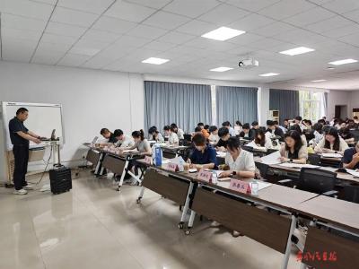“马灯精神耀我行·文化讲堂”走进东风商用车技术中心
